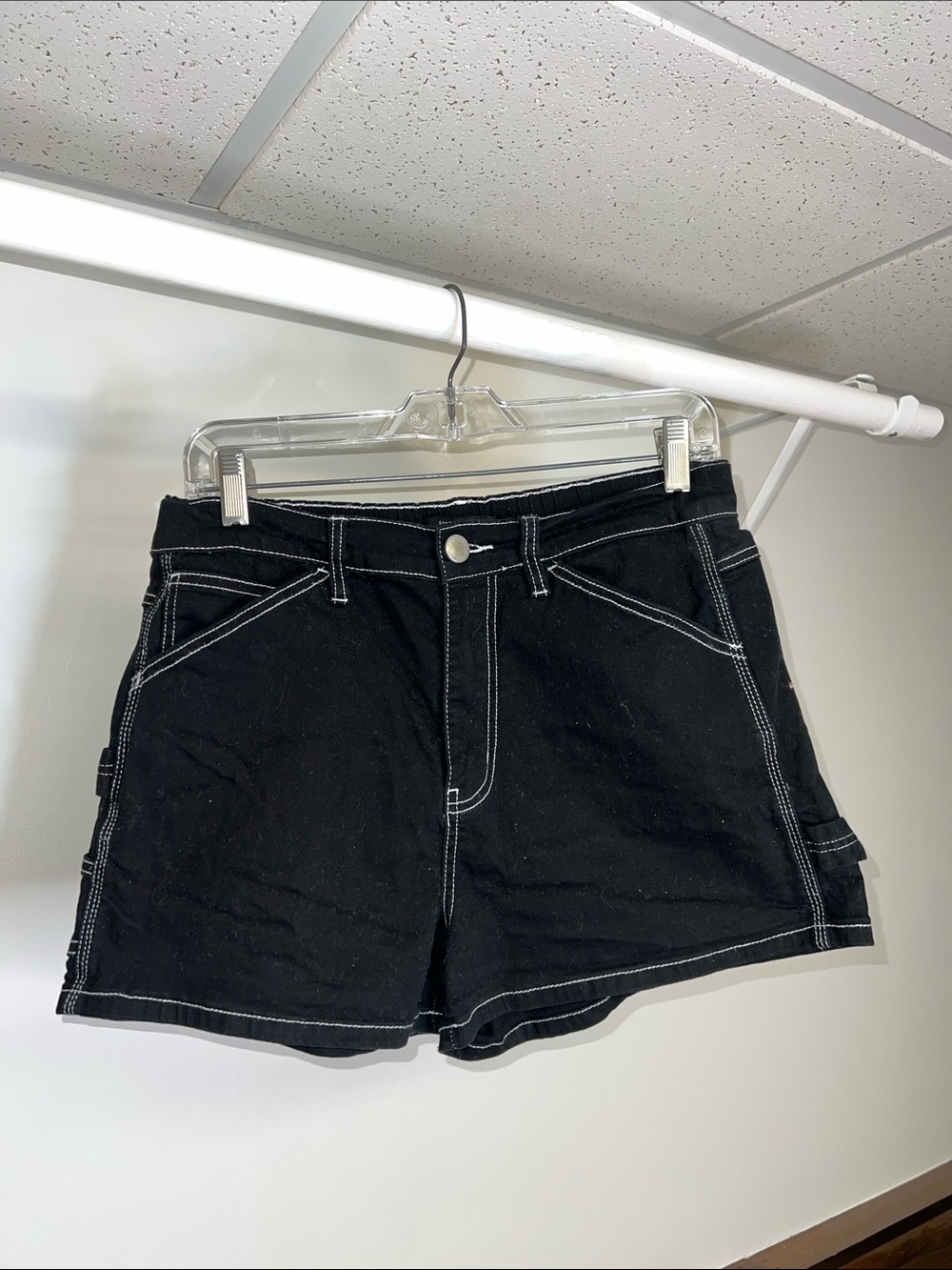 Forever 21 Black Contrast-Stitch Women’s Utility Carpenter Shorts- L